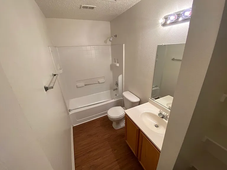 5008 Waterford Dr — Photo 18
