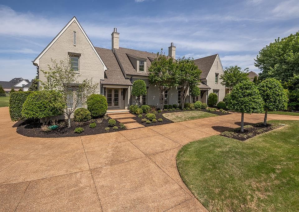 1st image of 105 Loyde Ln