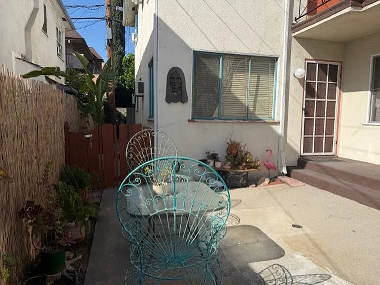 1055 Thompson Ave — Photo 18