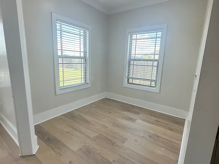 932 Windmill Rd — Photo 7