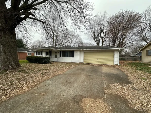 703 Winthrop Dr, Crawfordsville, IN 47933