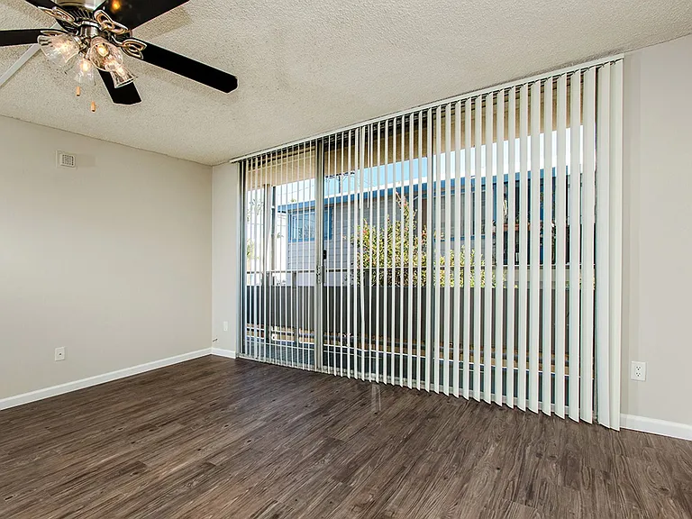 Surfcaster Apartments — Photo 44