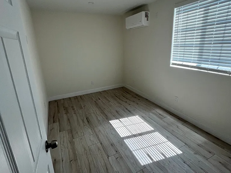 10348 Montgomery Ave — Photo 3