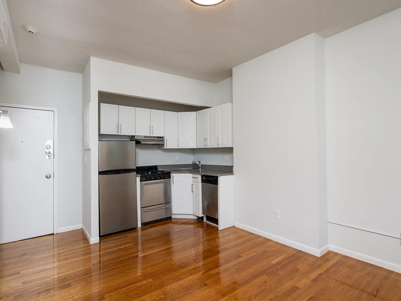1 bed, 1.0 bath, 344 sqft, $2,650 — Photo 1