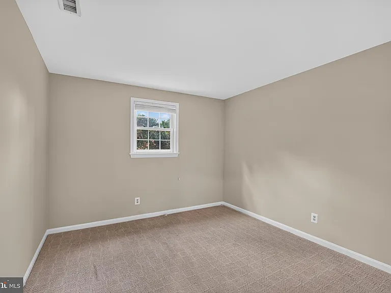 341 S Pickett St — Photo 38