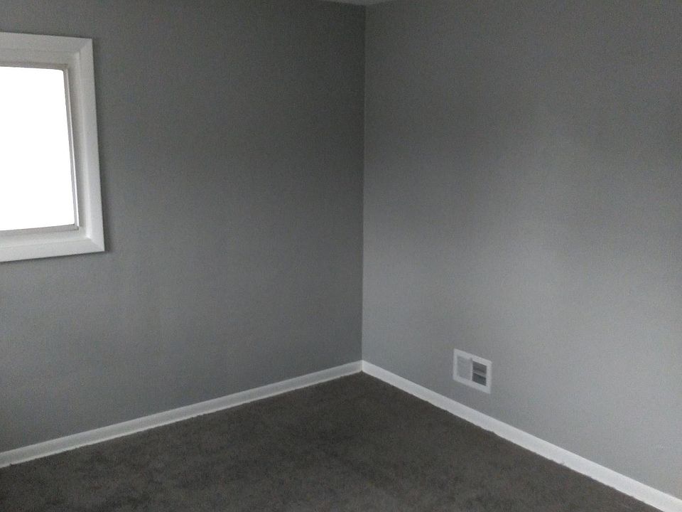 Updated bedrooms with new carpet/paint