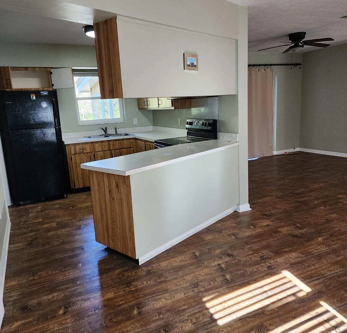 3 bed, 1.5 bath, 1392 sqft, $1,200 — Photo 3