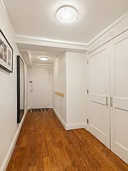 Entry / hallway thumbnail