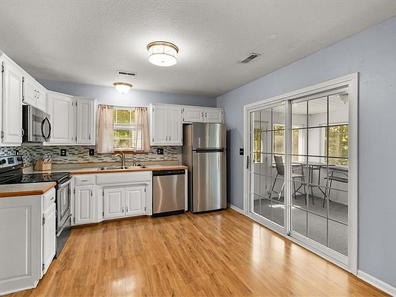 3rd image of 102 Shady Ln
