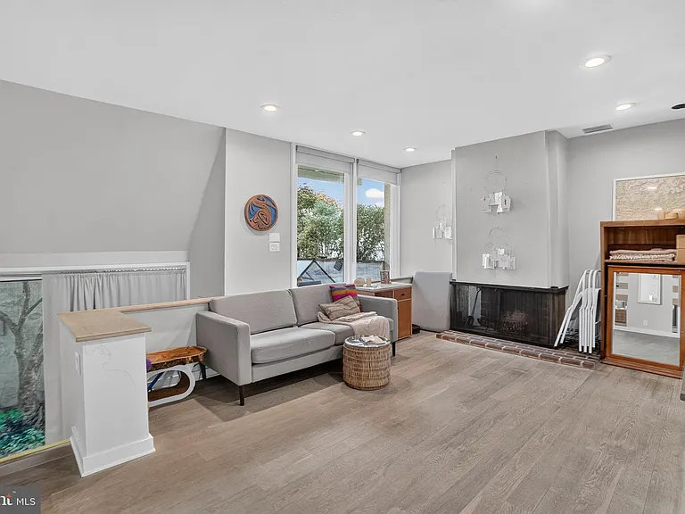812 Lombard St #4 — Photo 7