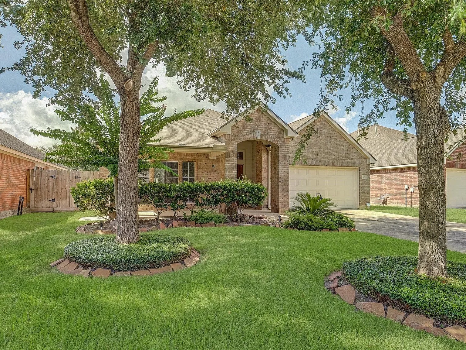 3 bed, 2.0 bath, 2223 sqft, $1,950 — Photo 4
