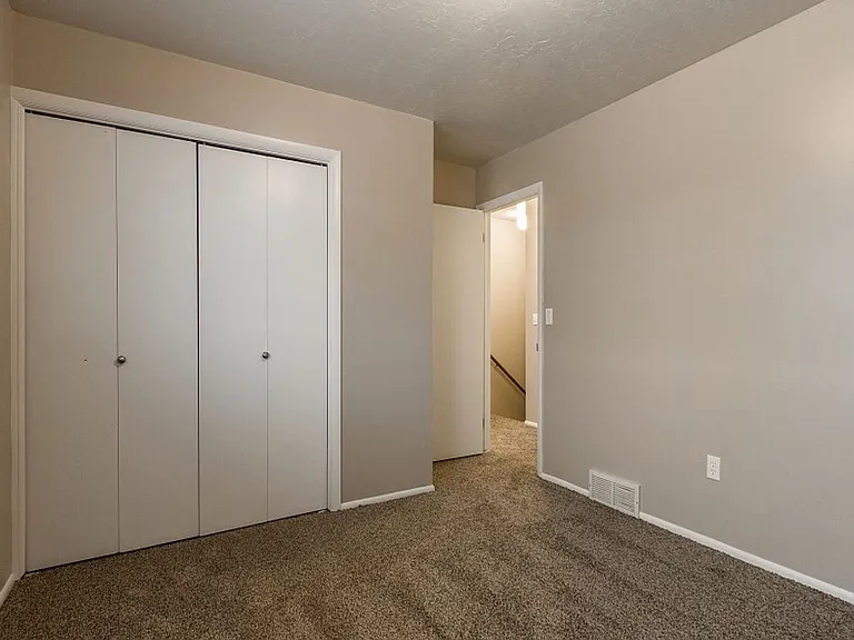 4574 S 700 E — Photo 25