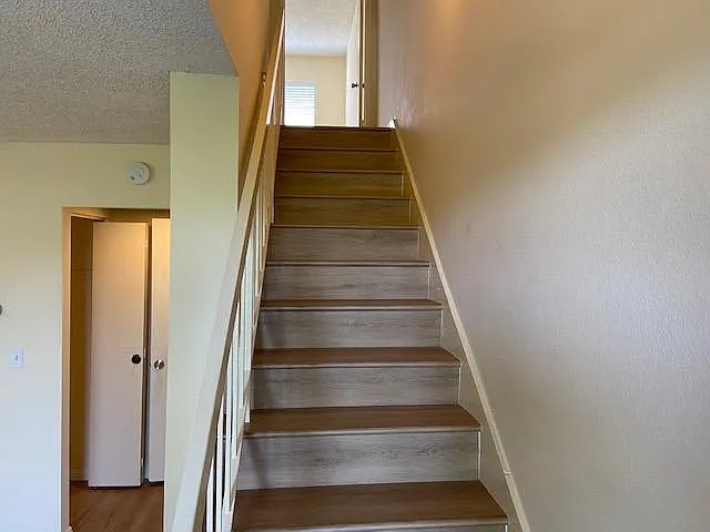 1300 Stonewood Ct — Photo 10