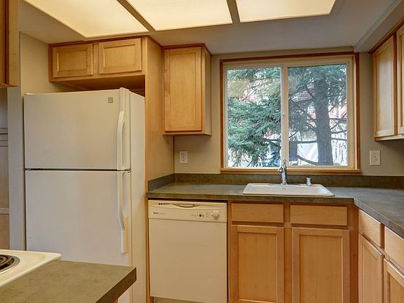 5th image of 8642 164th Ave NE #B104