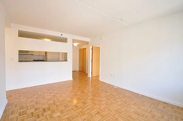 Rented by Lisa Management | media 95