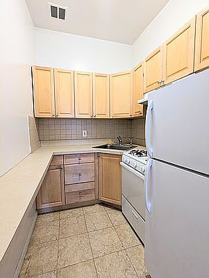 2nd image of 134 W 72nd St #5R