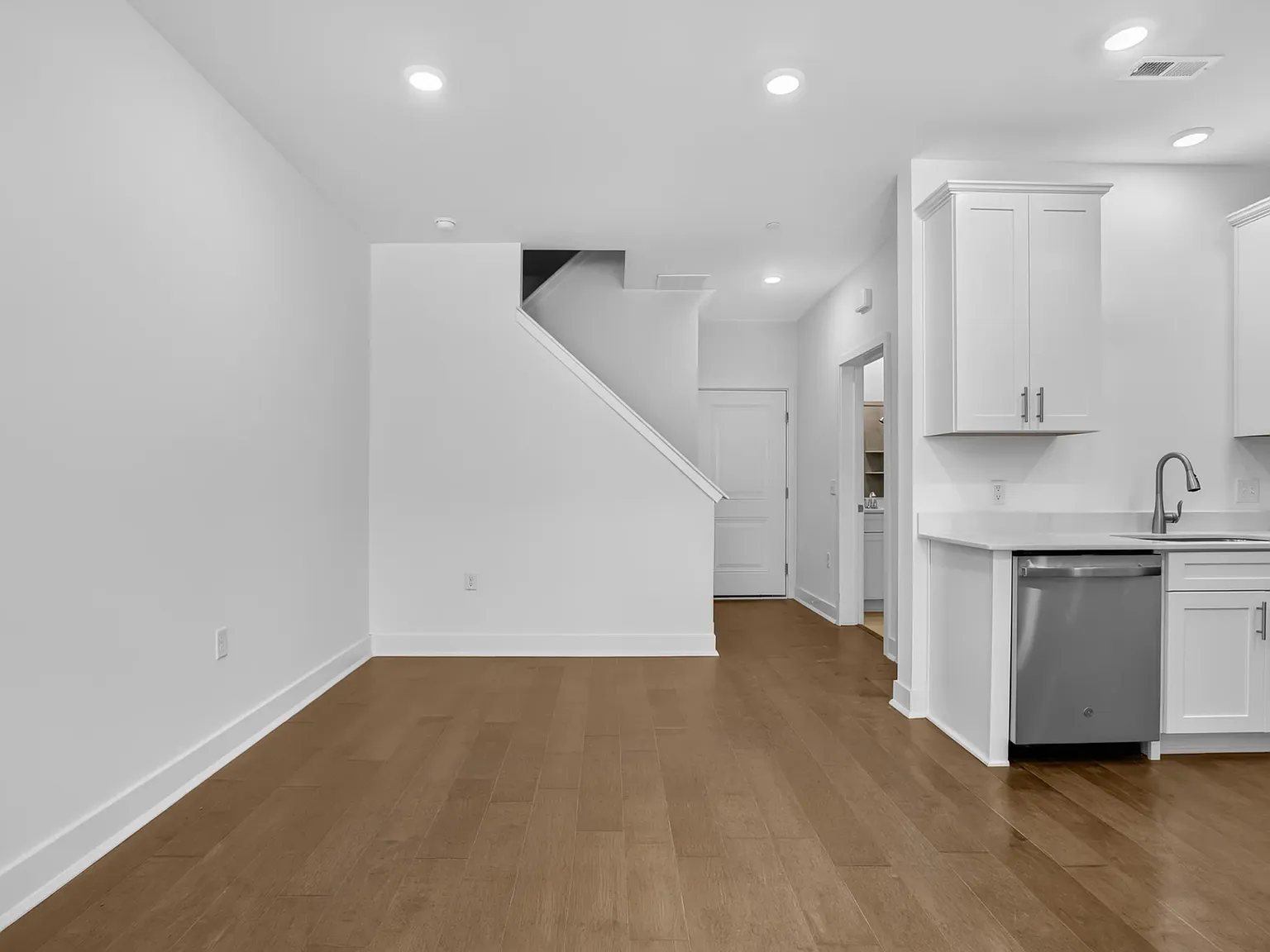 2 bed, 1306 sqft, $3,000 — Photo 2