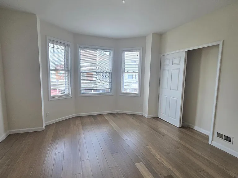 5630 Addison St — Photo 11