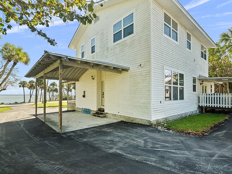 6789 S Indian River Dr — Photo 36