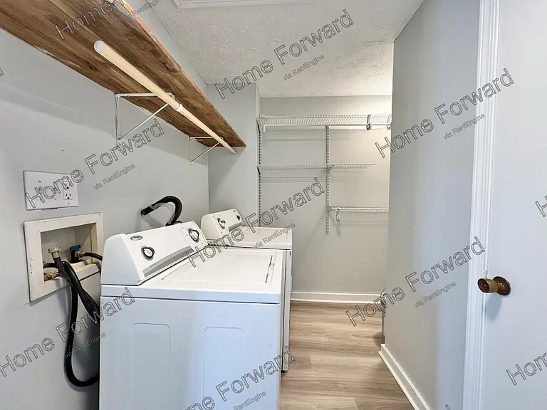 90 E Walnut St — Photo 8