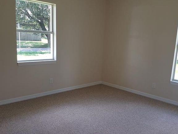 5th image of 1012 Heather Ln