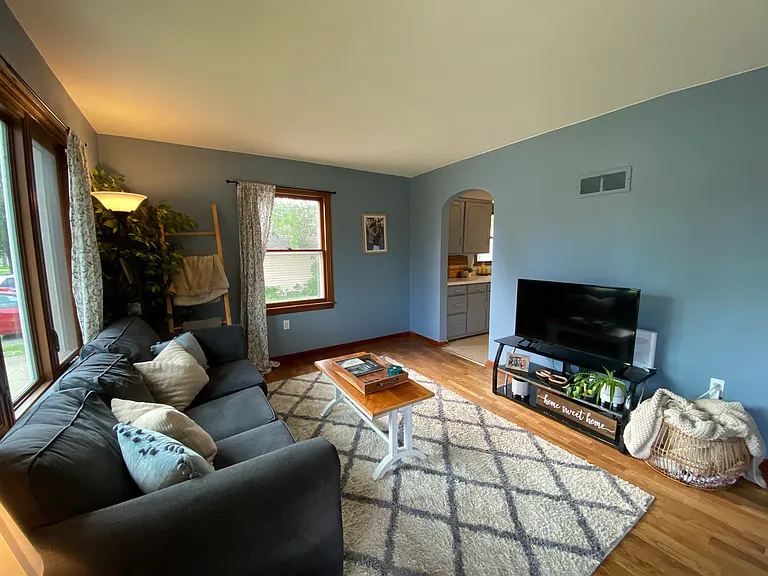2150 Hyde Ave — Photo 2