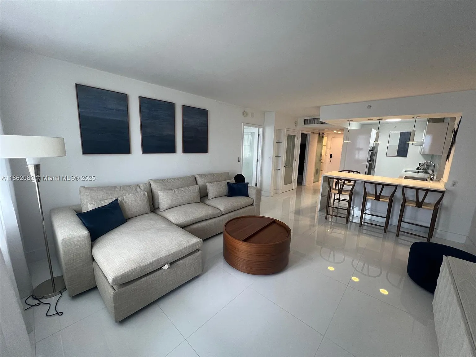 The Decoplage Condo — Photo 2