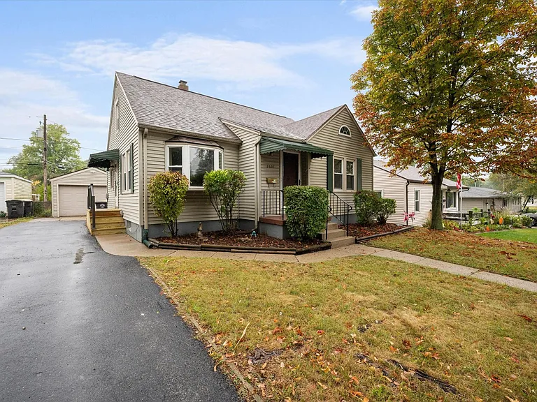2607 Stanford Ave — Photo 1
