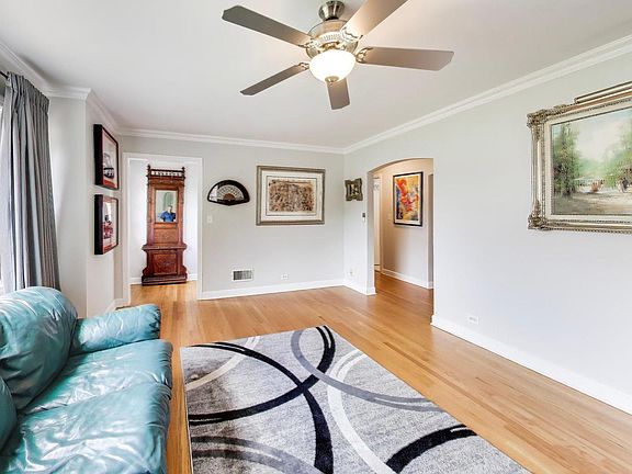 5th image of 213 E Ellis Ave