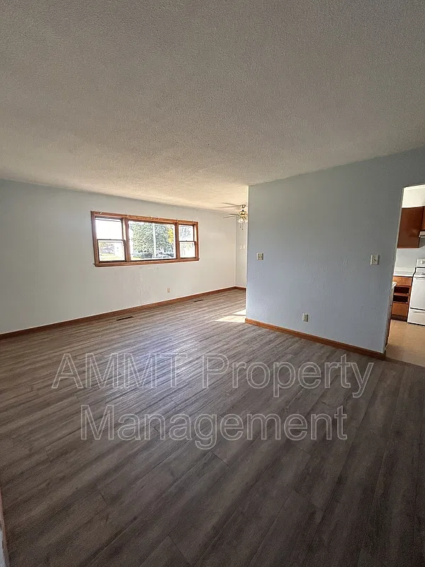 480 5th Ave — Photo 2