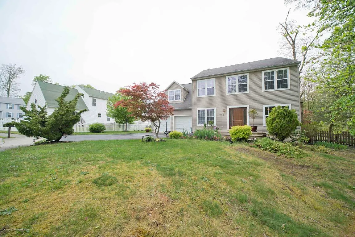 218 Moss Pl photo 1