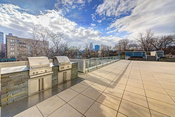 Sold by Isen & Company : Real Estate Advisors | media 26