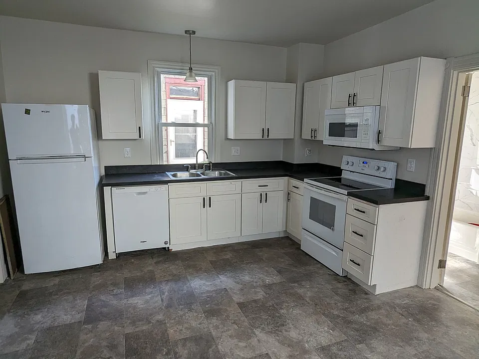 34 W Ferdinand St