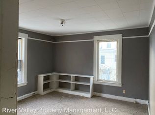 104 Park St APT 4, Springfield, VT 05156