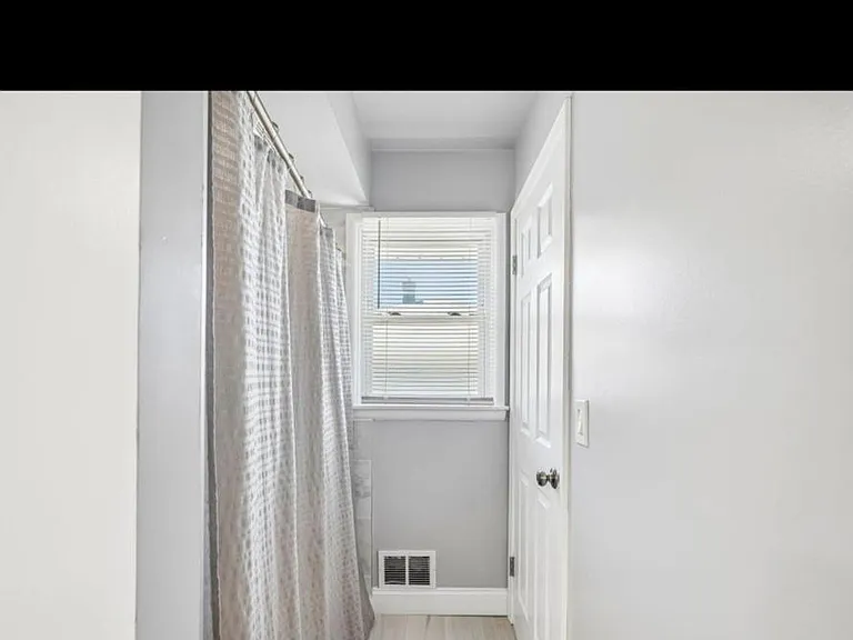3940 Lasalle St — Photo 17
