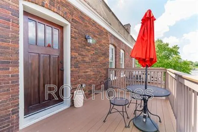 2 bed, 2.0 bath, 1150 sqft, $1,925 — Photo 2