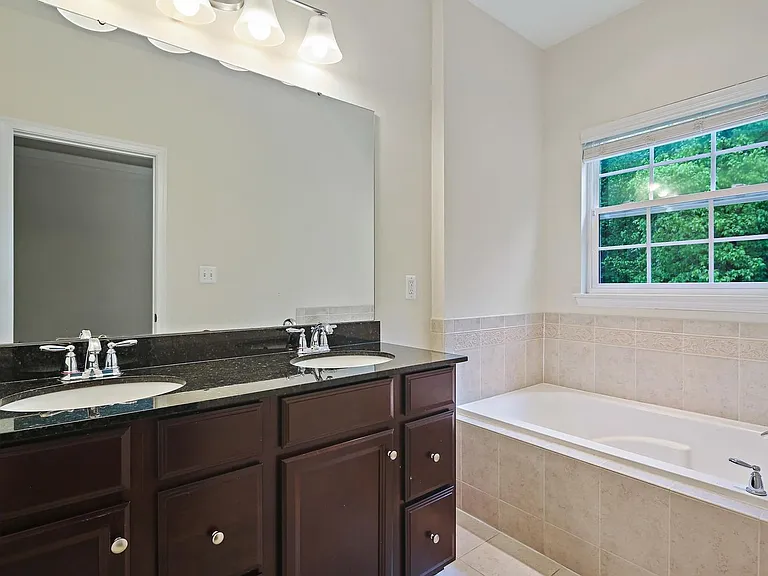 11675 Emerald Green Dr — Photo 17