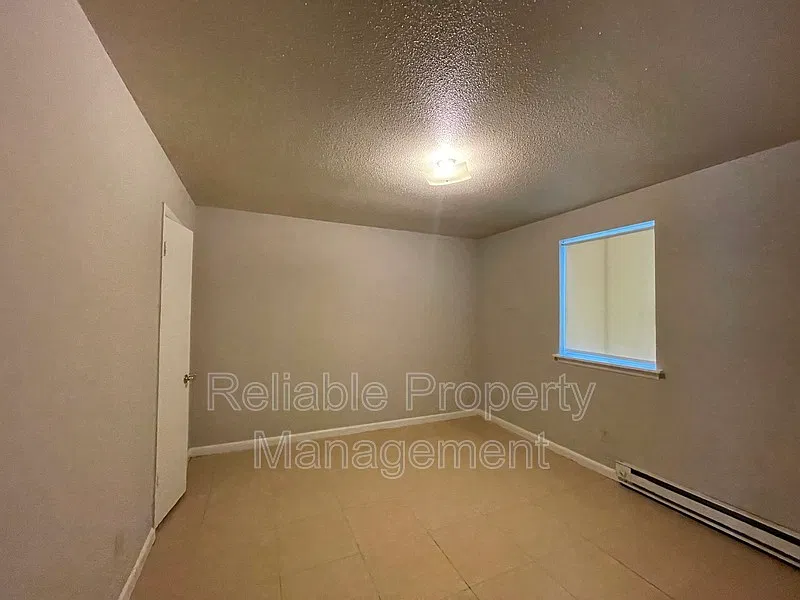 2 bed, 1.0 bath, 936 sqft, $950 — Photo 2