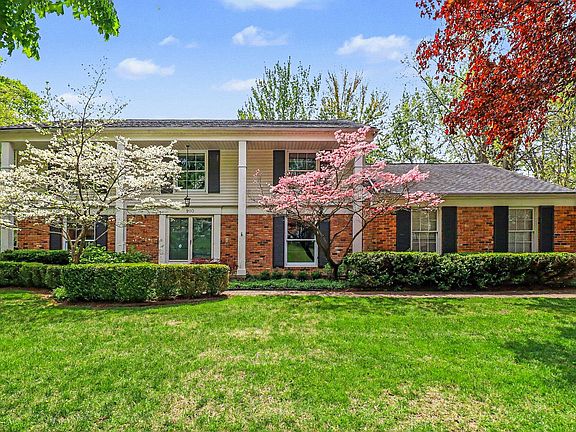 2nd image of 910 S Shady Hollow Cir