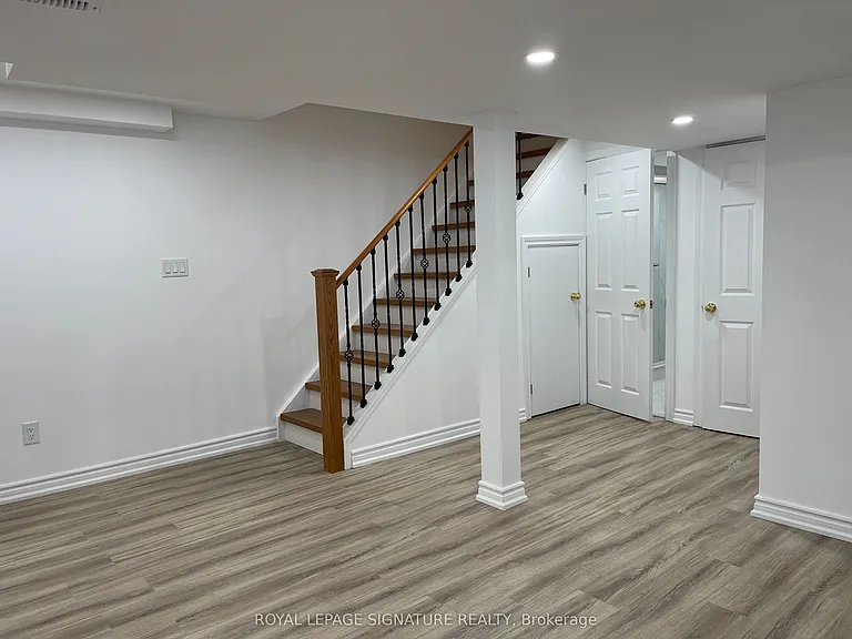 46 Tara Cres — Photo 2