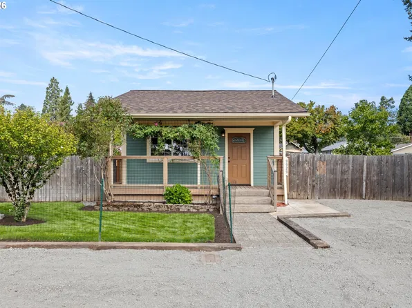 9929 SE Brandeis St, Clackamas, OR 97015