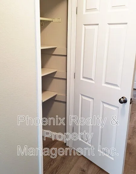 1362 Tipperary St — Photo 10