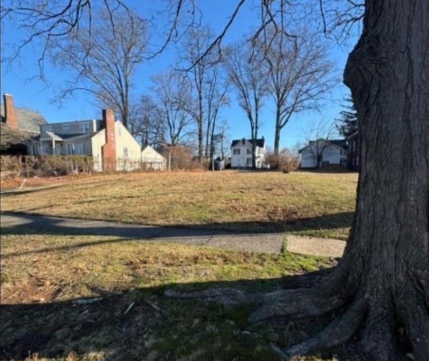 1st image of 143 1st St