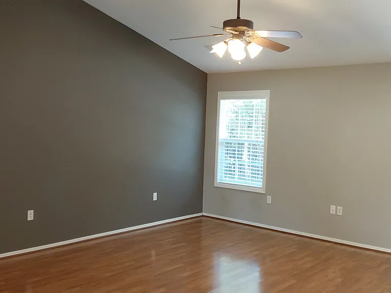 270 Eagle Dr — Photo 4