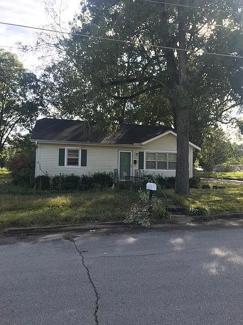 2nd image of 303 Bridge St