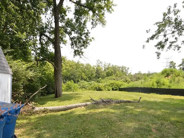 1460 Greendale Rd — Photo 10