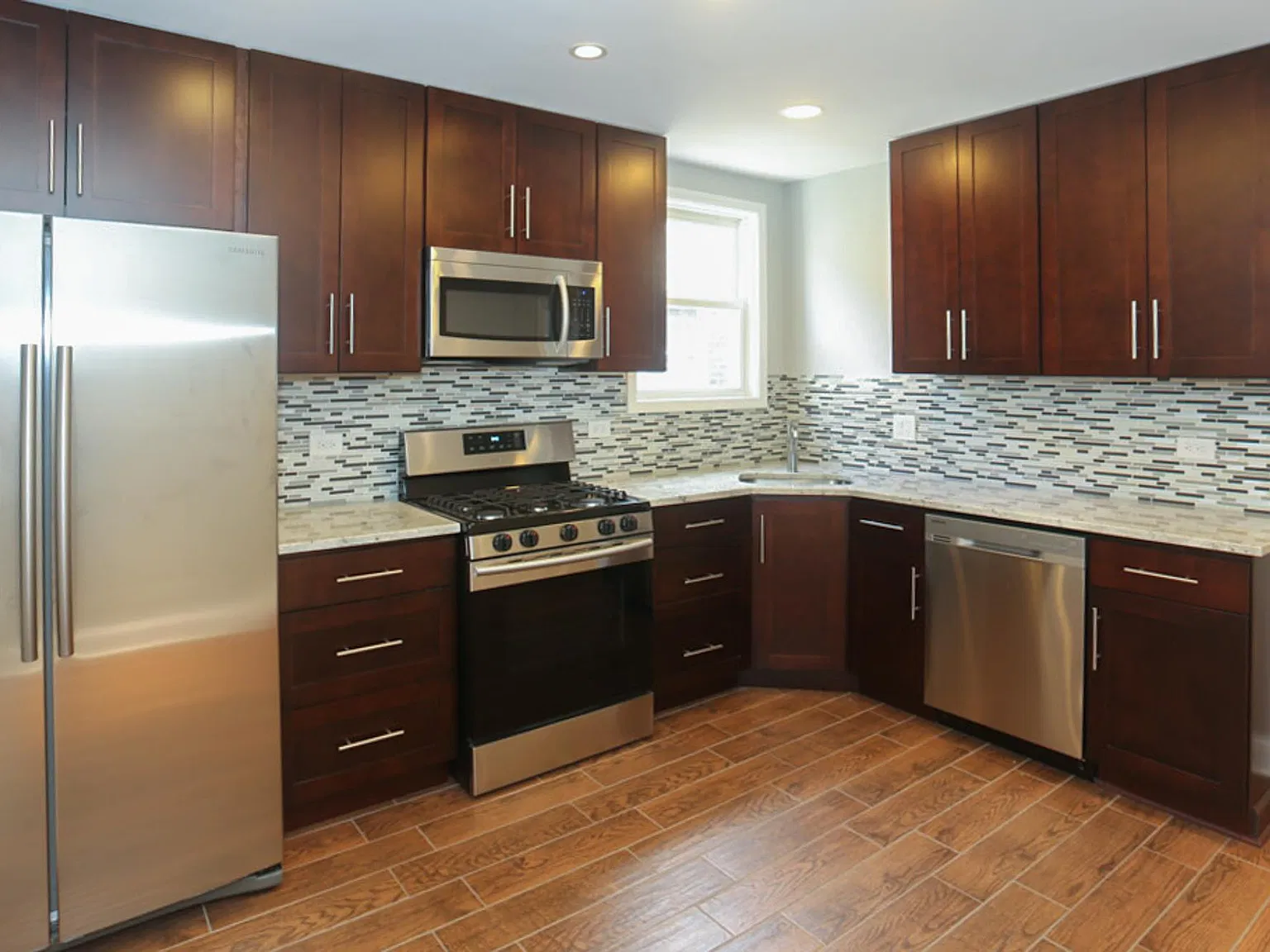 3 bed, 1.0 bath, $1,800 — Photo 2