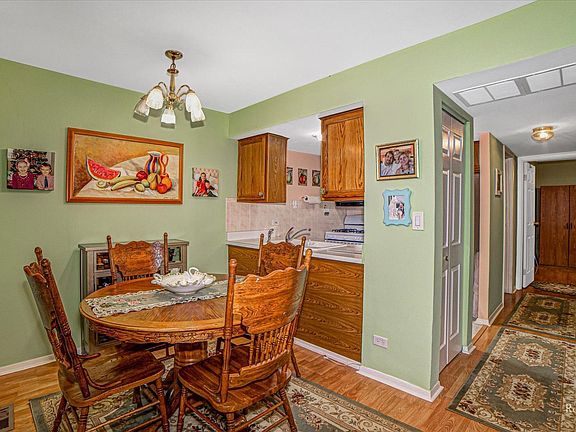 3rd image of 1974 Kenilworth Cir APT D