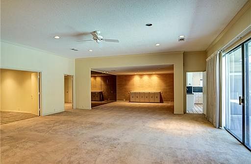 4th image of 802 S Rosemary Dr