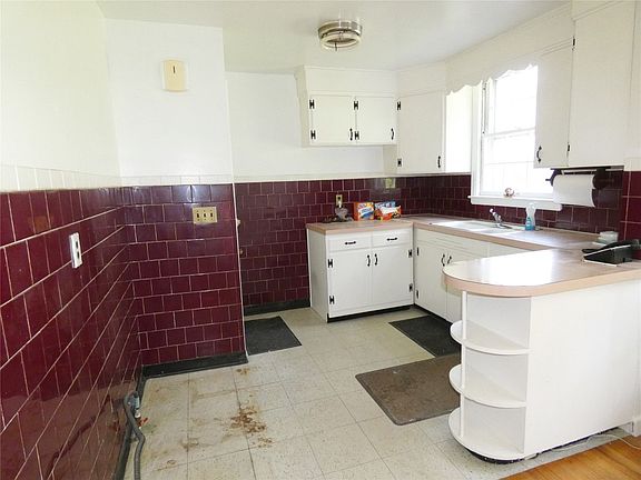 5th image of 25 Burr Ave
